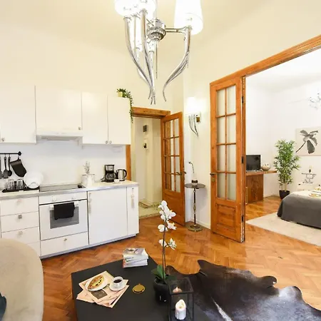 Above The Energy Of Calea Victoriei - Bright 1br In Bucareste