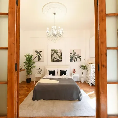 Above The Energy Of Calea Victoriei - Bright 1br In