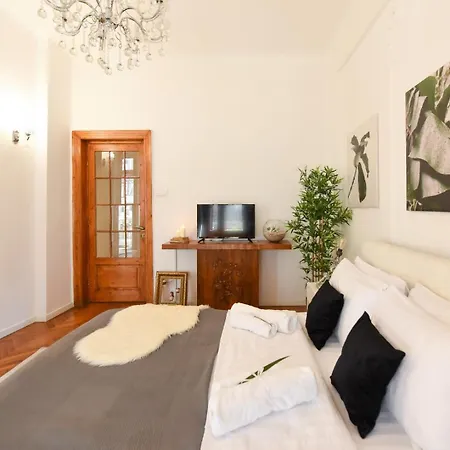 Above The Energy Of Calea Victoriei - Bright 1br In Apartamento *