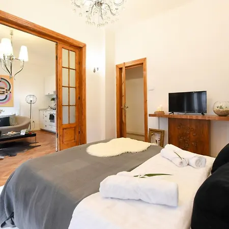 Apartmán Above The Energy Of Calea Victoriei - Bright 1br In