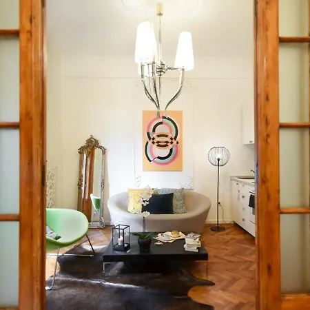 Above The Energy Of Calea Victoriei - Bright 1br In Bukurešť