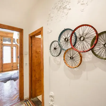 Above The Energy Of Calea Victoriei - Bright 1br In Apartmán *