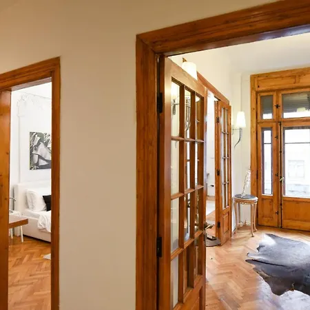 Above The Energy Of Calea Victoriei - Bright 1br In * Bukurešť