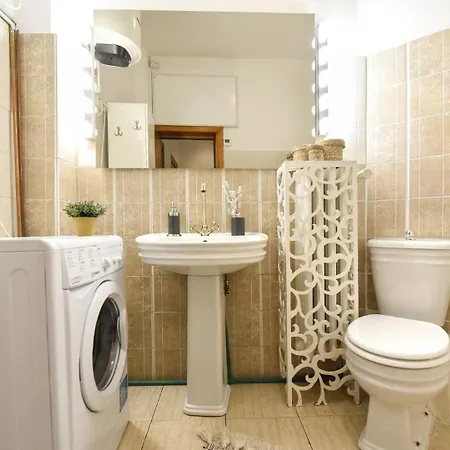 Above The Energy Of Calea Victoriei - Bright 1br In Apartmán Bukurešť