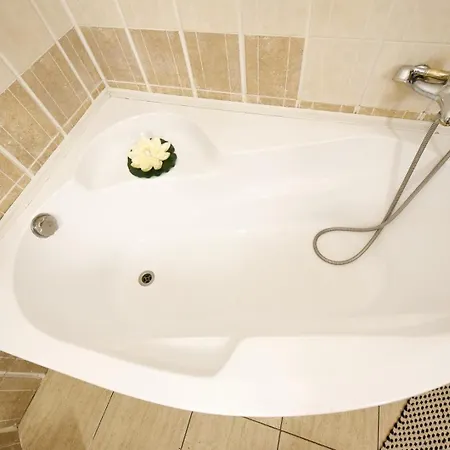 Above The Energy Of Calea Victoriei - Bright 1br In Apartmán Bukurešť