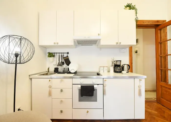 Above The Energy Of Calea Victoriei - Bright 1br In