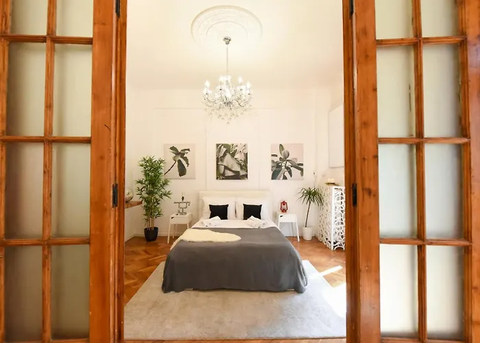 Above The Energy Of Calea Victoriei - Bright 1br In