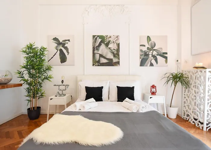 Above The Energy Of Calea Victoriei - Bright 1br In Bucharest