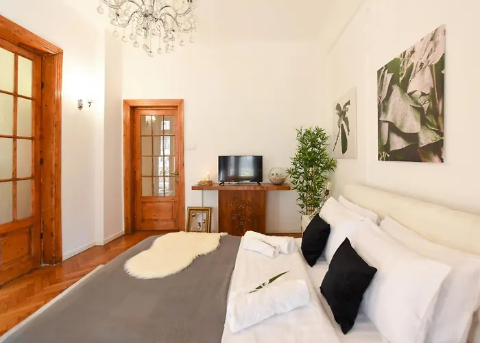 Above The Energy Of Calea Victoriei - Bright 1br In Apartment *