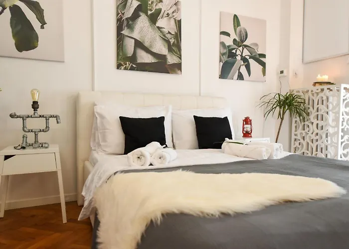 Apartment Above The Energy Of Calea Victoriei - Bright 1br In *