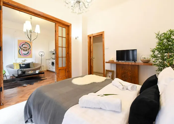 Apartment Above The Energy Of Calea Victoriei - Bright 1br In