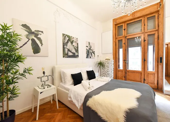 Above The Energy Of Calea Victoriei - Bright 1br In Bucharest