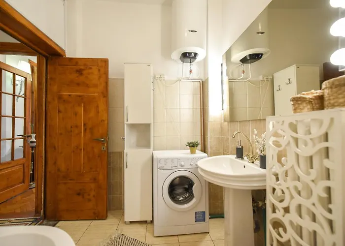 Above The Energy Of Calea Victoriei - Bright 1br In *
